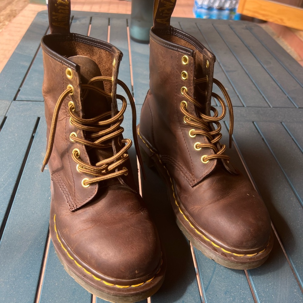 Dr. Martins 1460 CRAZY HORSE LEATHER LACE UP BOOTS